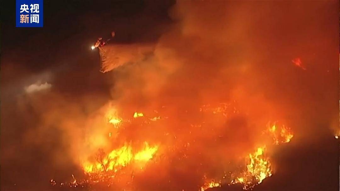 15万人怒而请愿!消防员失踪 市长缺位 洛杉矶山火失控谁来担责? 15万人怒而请愿!消防员失踪 市长缺位 洛杉矶山火失控谁来担责?