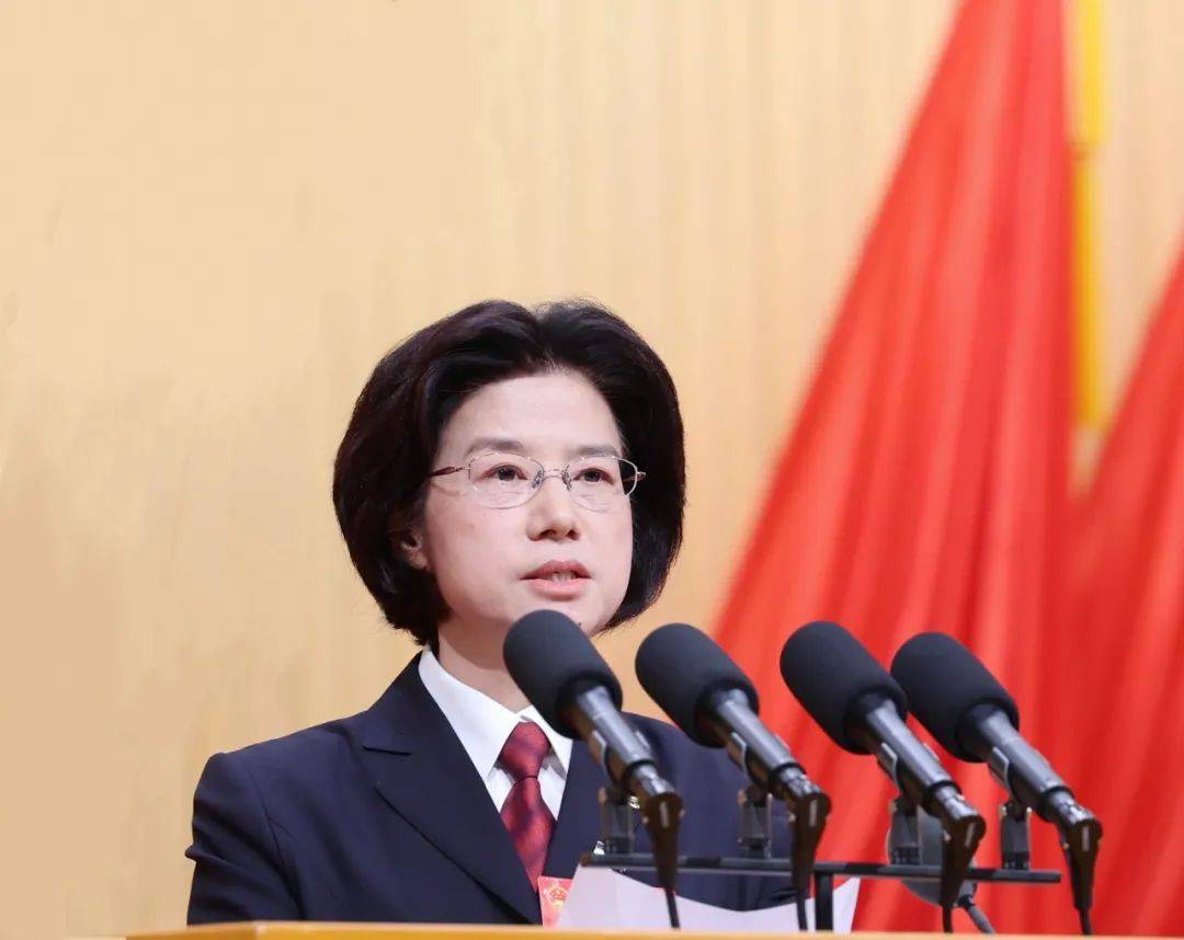 省人民检察院检察长叶晓颖作省人民检察院工作报告