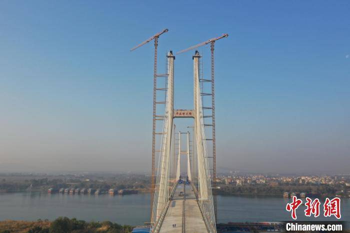 广西在建最大跨径斜拉桥——平南特大桥主桥合龙