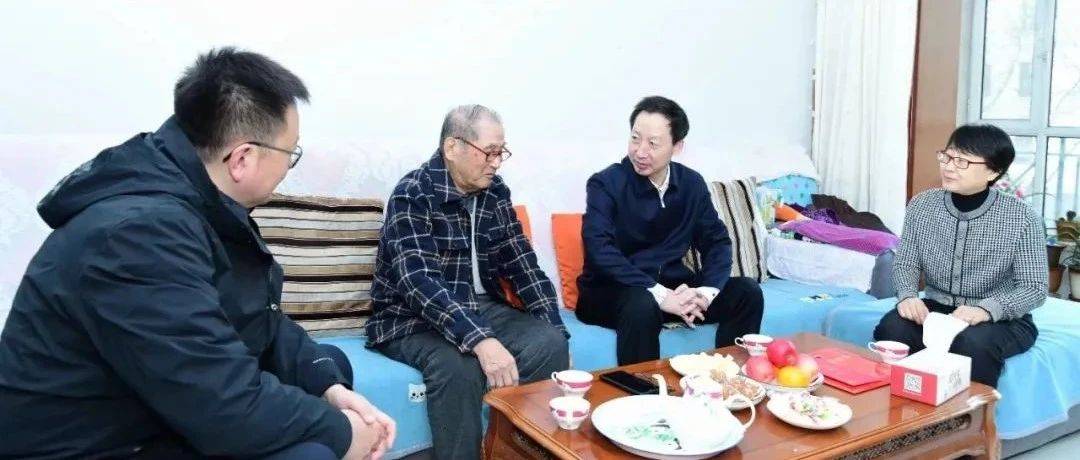 春节前夕学校开展走访慰问活动_工作_老干部_教职工