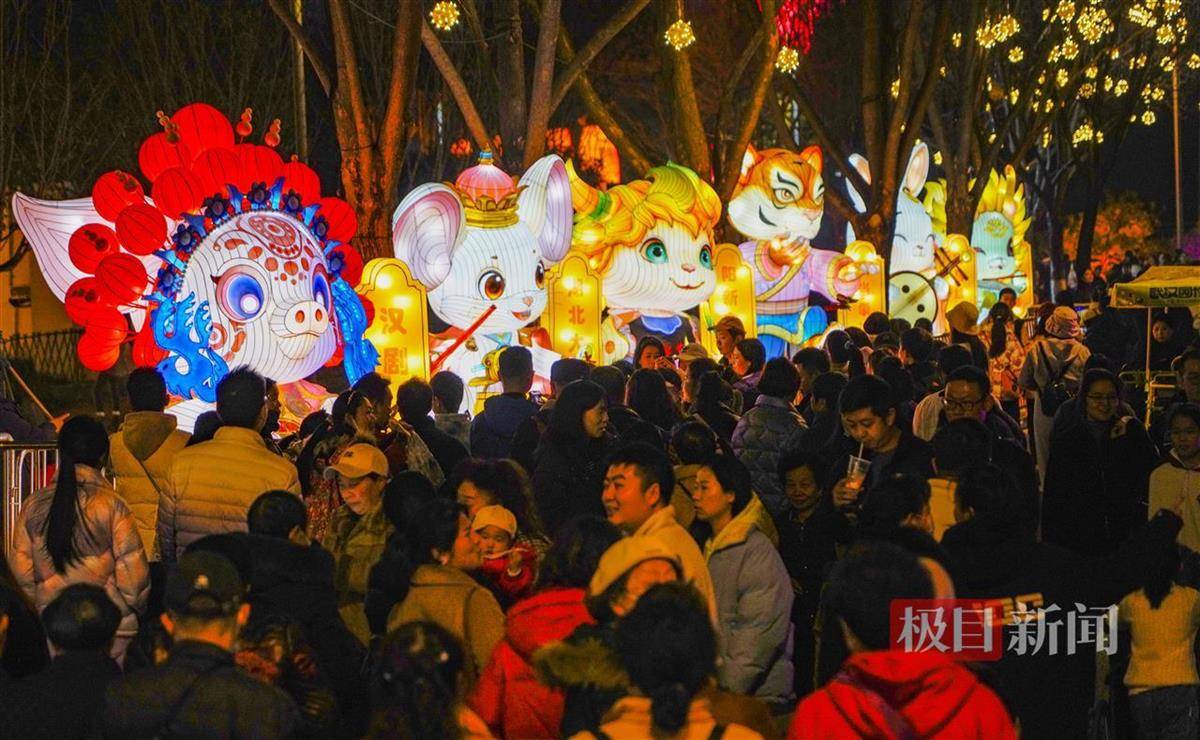 黄鹤楼东方明珠电视塔洪崖洞……武汉园博园花灯会铺展长江文化画卷(图5)