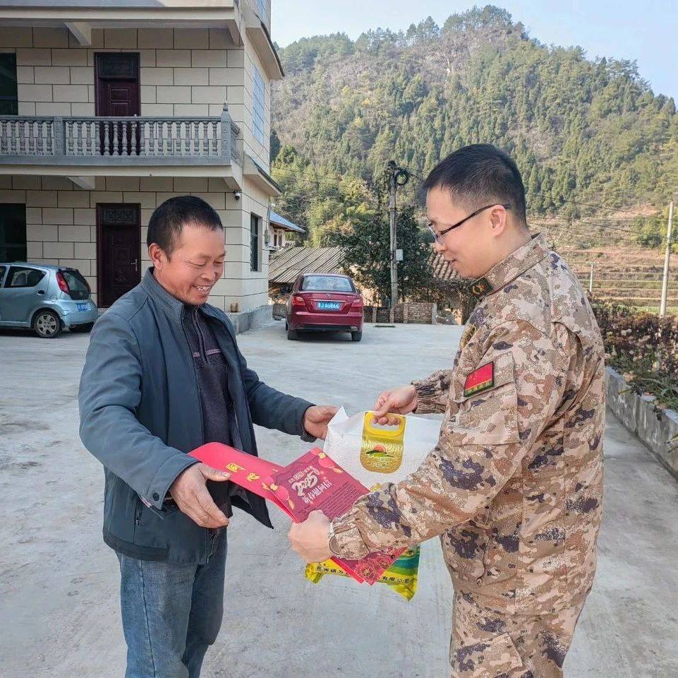 【新春走基层·温暖进万家】开阳县花梨镇开展节前走访慰问活动_群众_生活_祝福