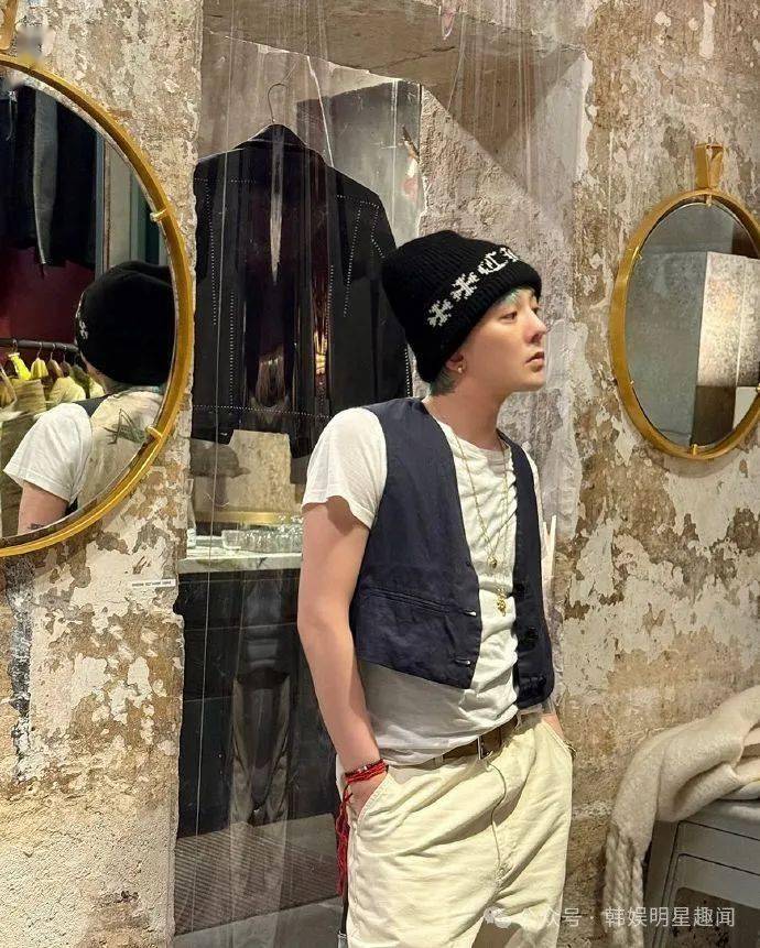 权志龙巴黎时装周惊艳亮相：薄荷绿发色引领潮流，权志龙：巴黎时装周上的薄荷绿时尚风暴