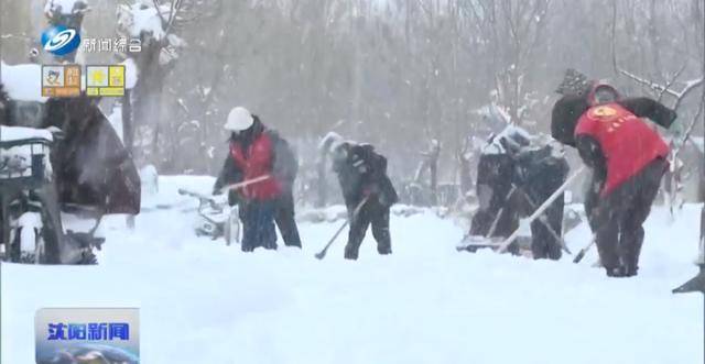 除夕当天，沈阳市长车站扫雪