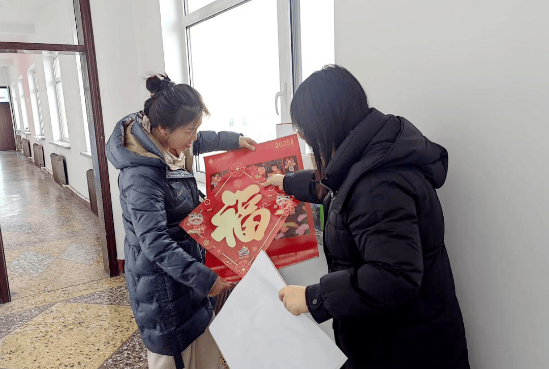 我们的节日春节硼海镇开展赏年画过大年新时代文明实践活动