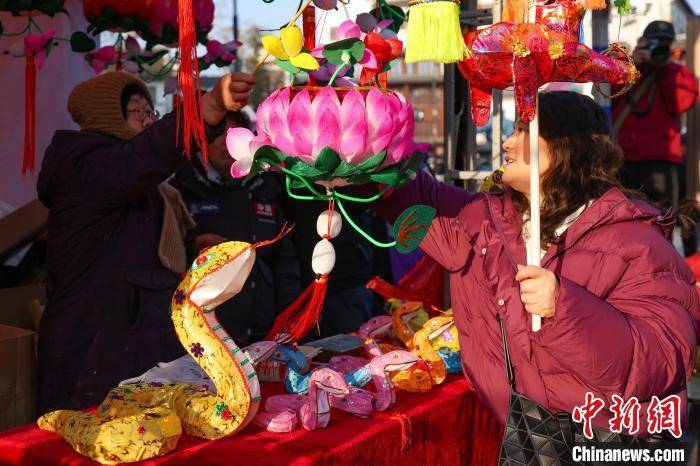 新春见闻）南京传统手扎花灯亮相城南“闹新春”(图9)