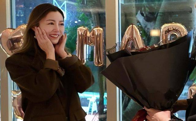 威斯尼斯官网恭喜香港知名女星晒高颜值婚纱照即将和未婚夫在星级酒店结婚(图6)