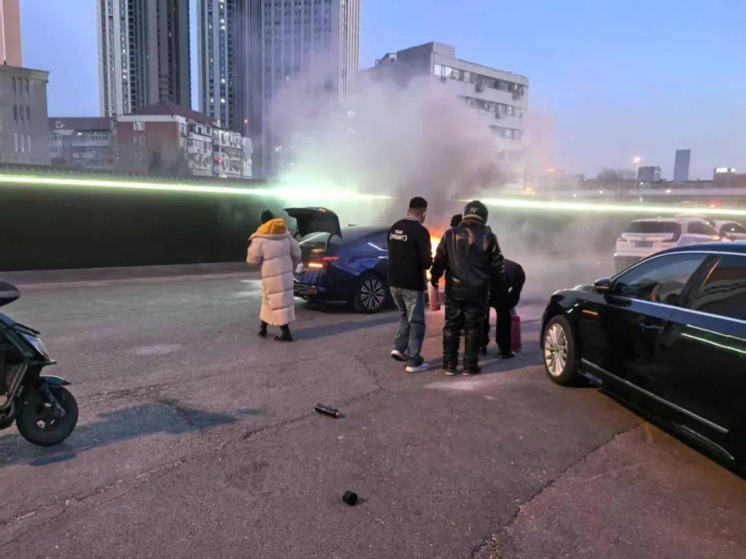 春节期间：那些被民警挽救的危机 春节里的波折：民警带来的温暖结局