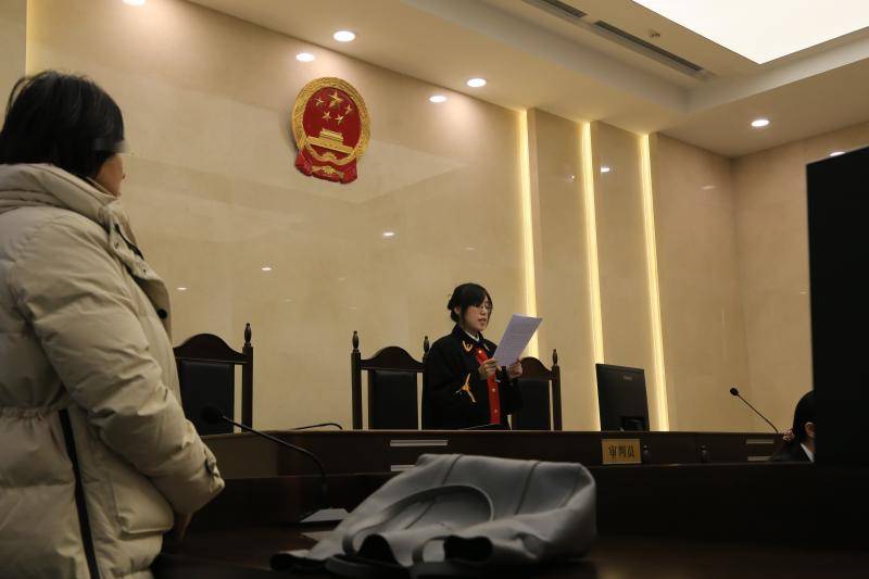 女子与奢侈品包商家对簿公堂，法院判决维修期应重算，女子奢侈品包维修遭拒，法院支持其诉讼请求
