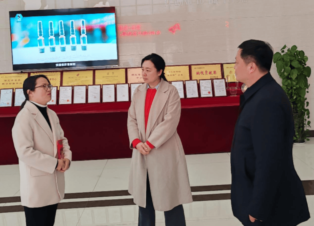 湖北省黄冈市黄梅县委副书记,县长刘婷莅临湖北亿诺瑞生物制药有限