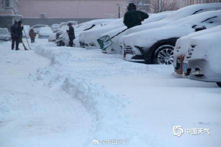 山東威海降雪繼續(xù) 天地銀白仿佛進(jìn)入“冰河世紀(jì)”