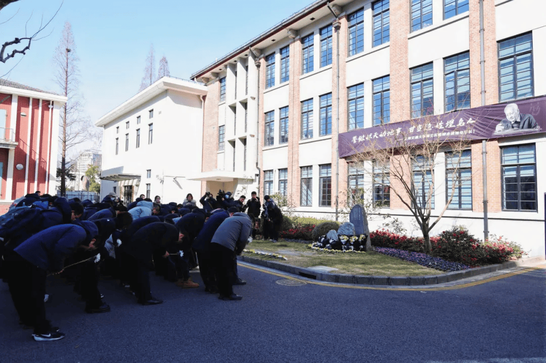 武汉的鲜花被抢光了这张合影已空无6686体育网址一人…(图17)