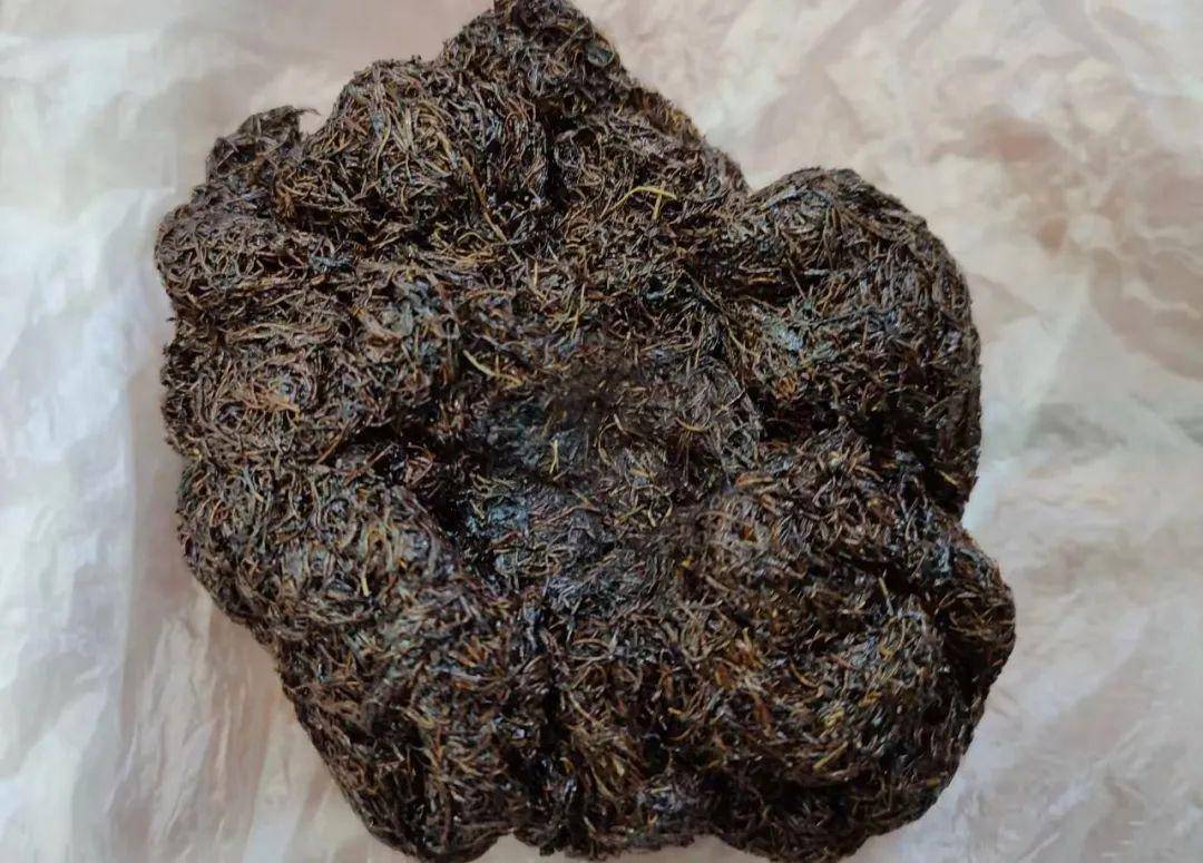 卡苦,也叫"卡古"或"朵把",是以鸦片为主的多种植物加工混合物,成品