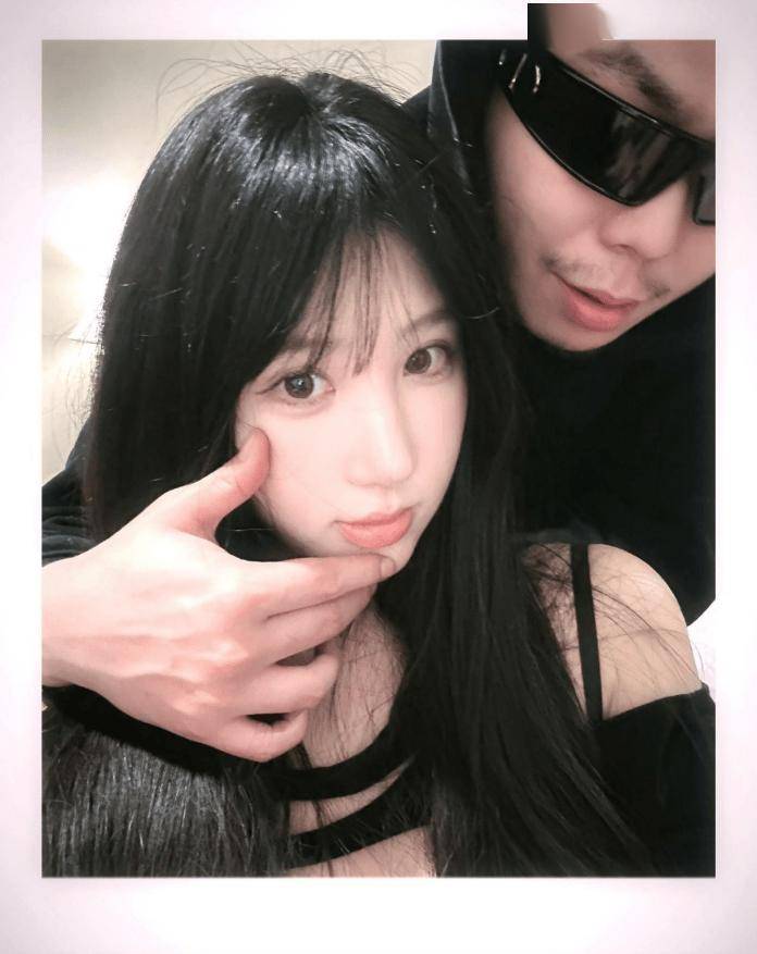 太幸福!建坤和女友甜蜜同框!