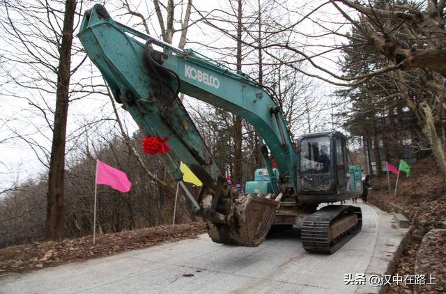 开工汉中秦岭西部区赢博体育下载域森林防火道路（汉台段）(图3)