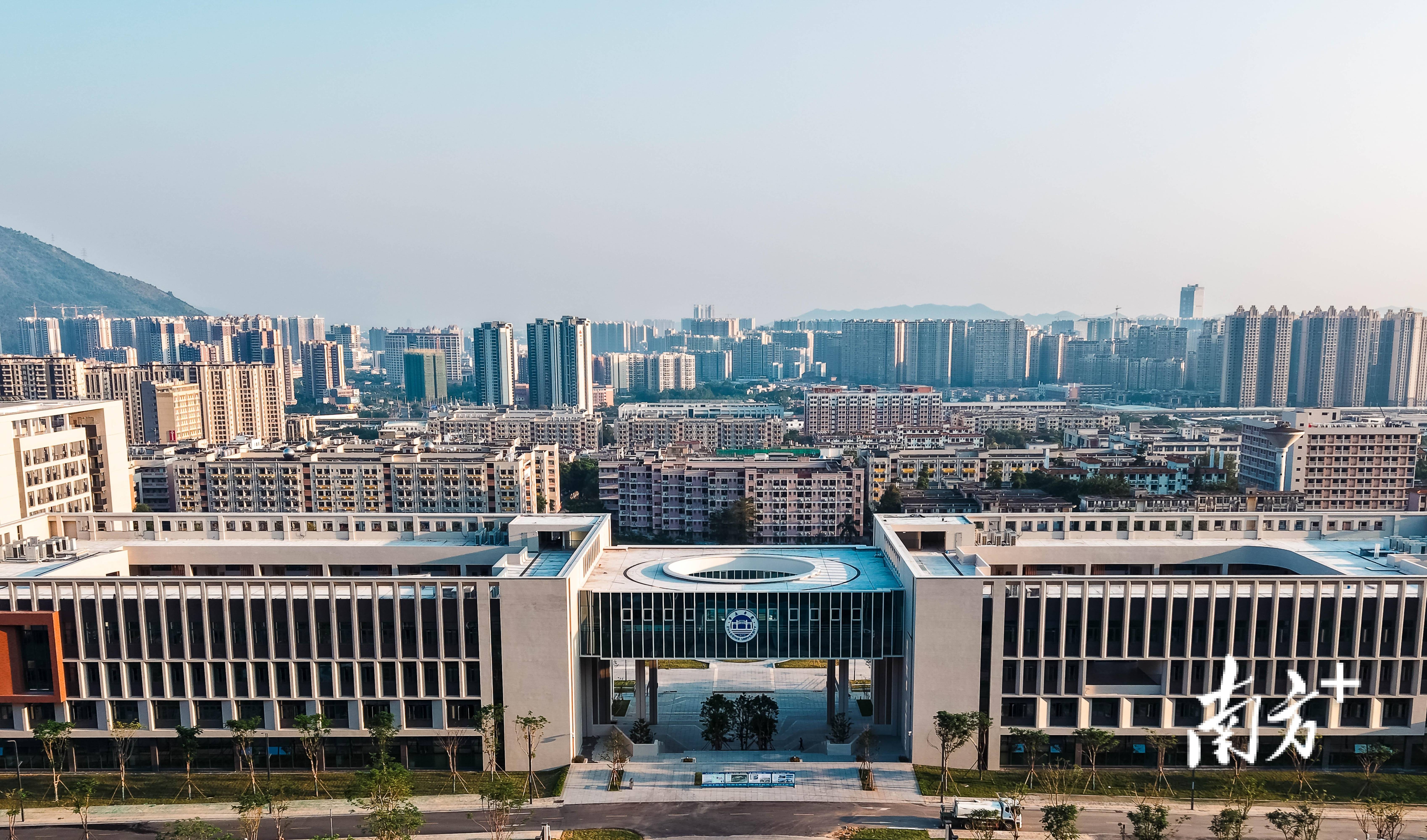 肇庆学院供图"我们要办在地方有影响的高水平应用型大学,就要始终坚持