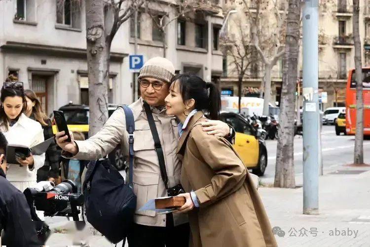 看胡静夫妇，感受爱情的甜蜜与宠溺