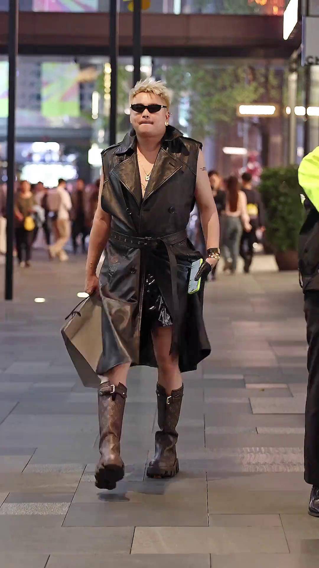 引领时尚的成都小哥哥时尚穿搭 路人视角 帅哥