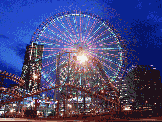 天津之眼,全称天津永乐桥摩天轮 ,是一座跨河建设,桥