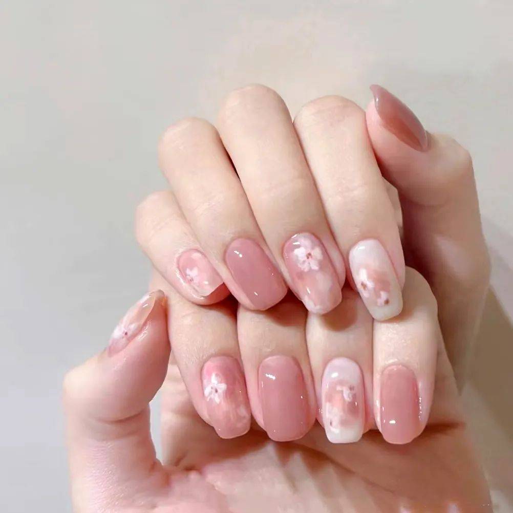 谁还没做这些樱花美甲?春日少女心爆棚,简约高级显白绝了