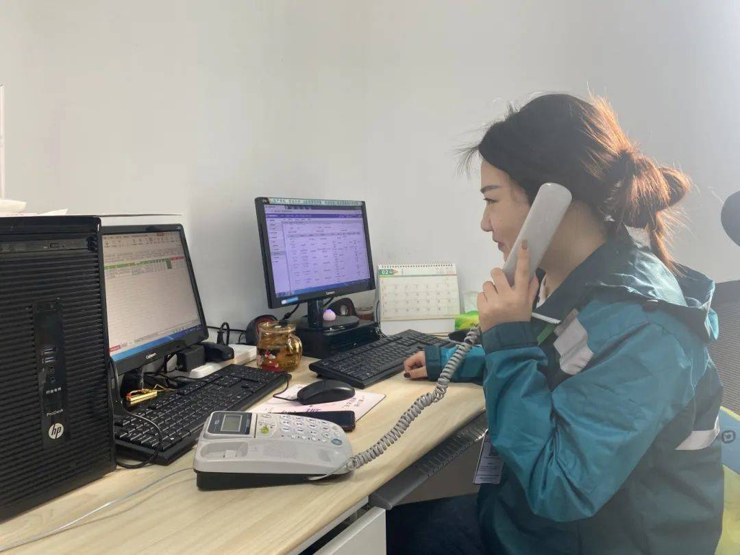 电话接通瞬间,听筒里传来焦急的声音