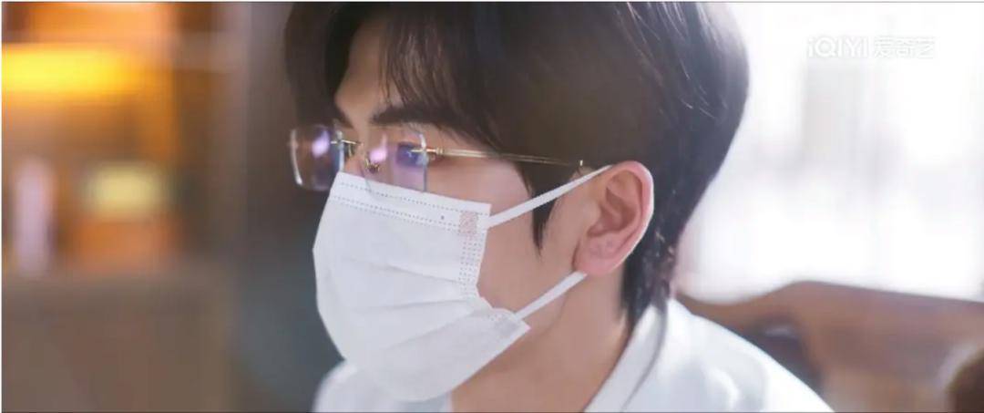 《难哄》《滤镜》《爱你》，没点粉丝滤镜都看不下去