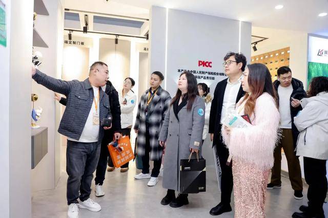 欧博体育平台从建材基底定制软装到空间革命：万亿级家居产业的作战沙盘(图2)