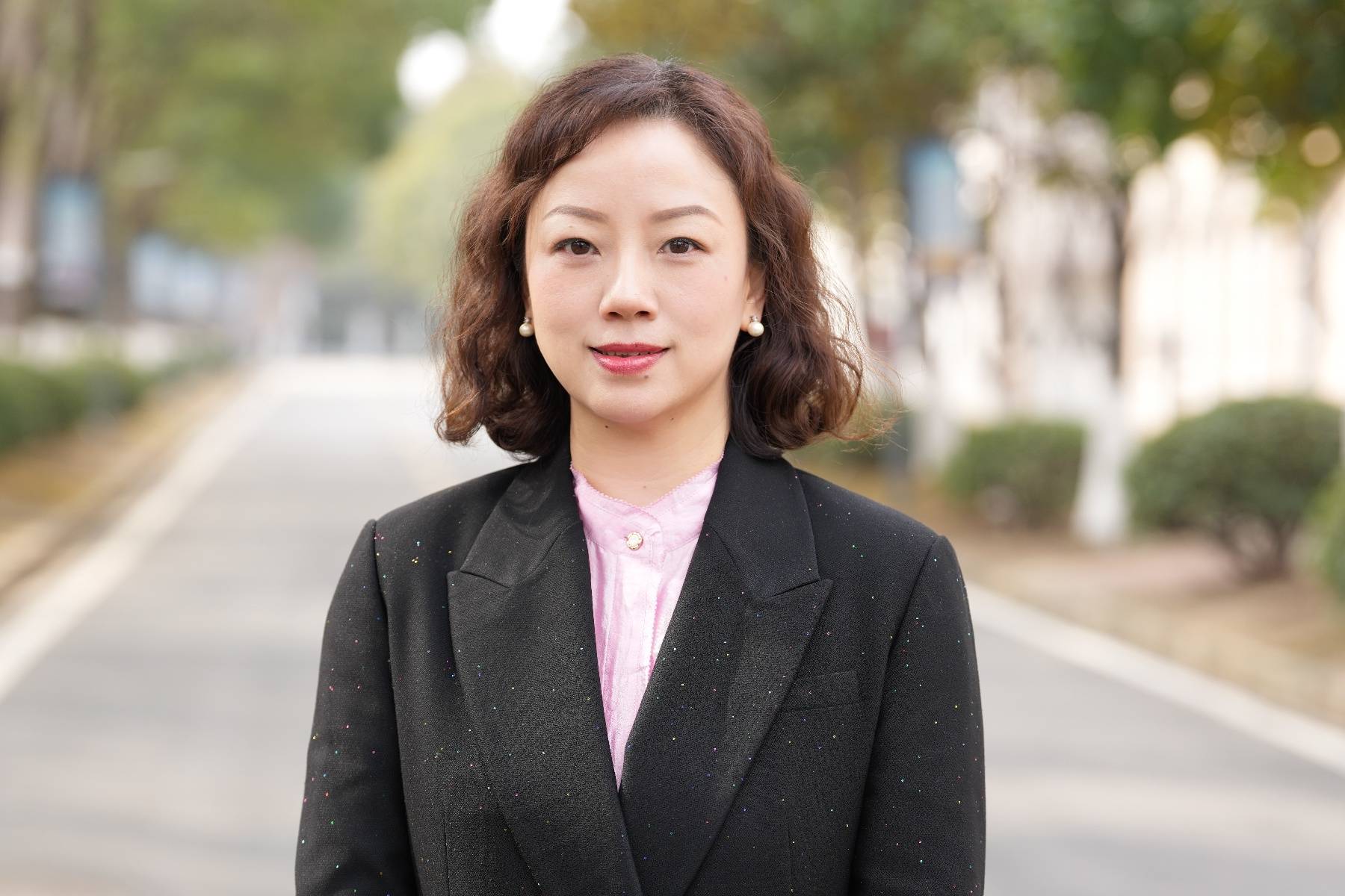 对话全国人大代表王琼连续三年关注江豚保护倡导开展长江静音行动和河