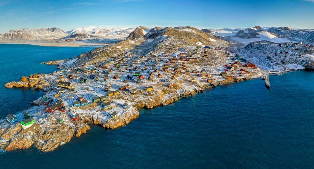 特朗普再扬言吞并格陵兰岛，称要派更多美军驻岛-华闻时空