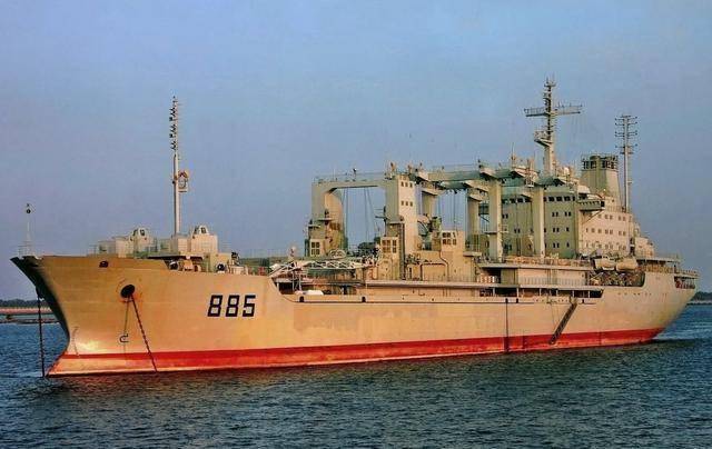 中国“青海湖号”补给舰：看似“亏损”实则大功臣