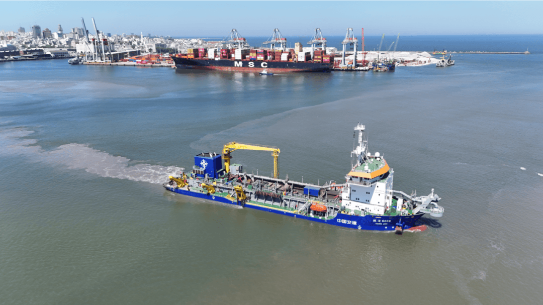 乌拉圭蒙得维的亚港增深拓展项目外港池部分项目掀起