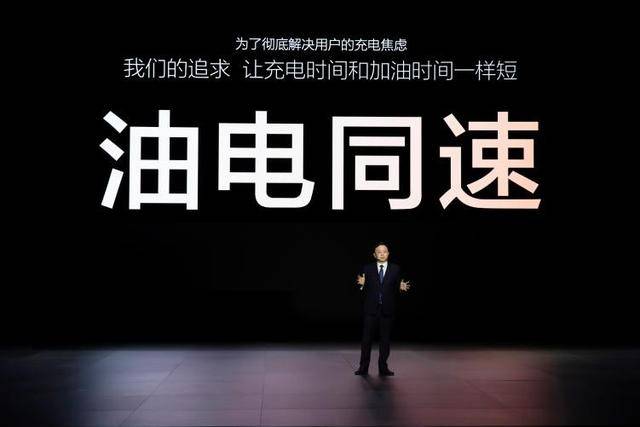 加油枪要淘汰了？比亚迪闪充5分钟续航400公里，燃油车能扛多久？