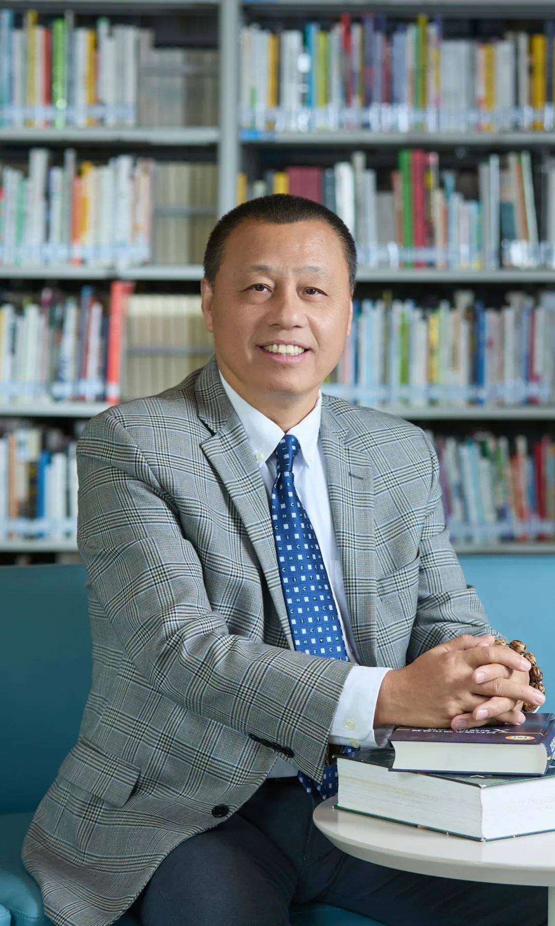 根据福建福耀科技大学官网介绍,蒋建中在德国,英国,丹麦学习工作约18