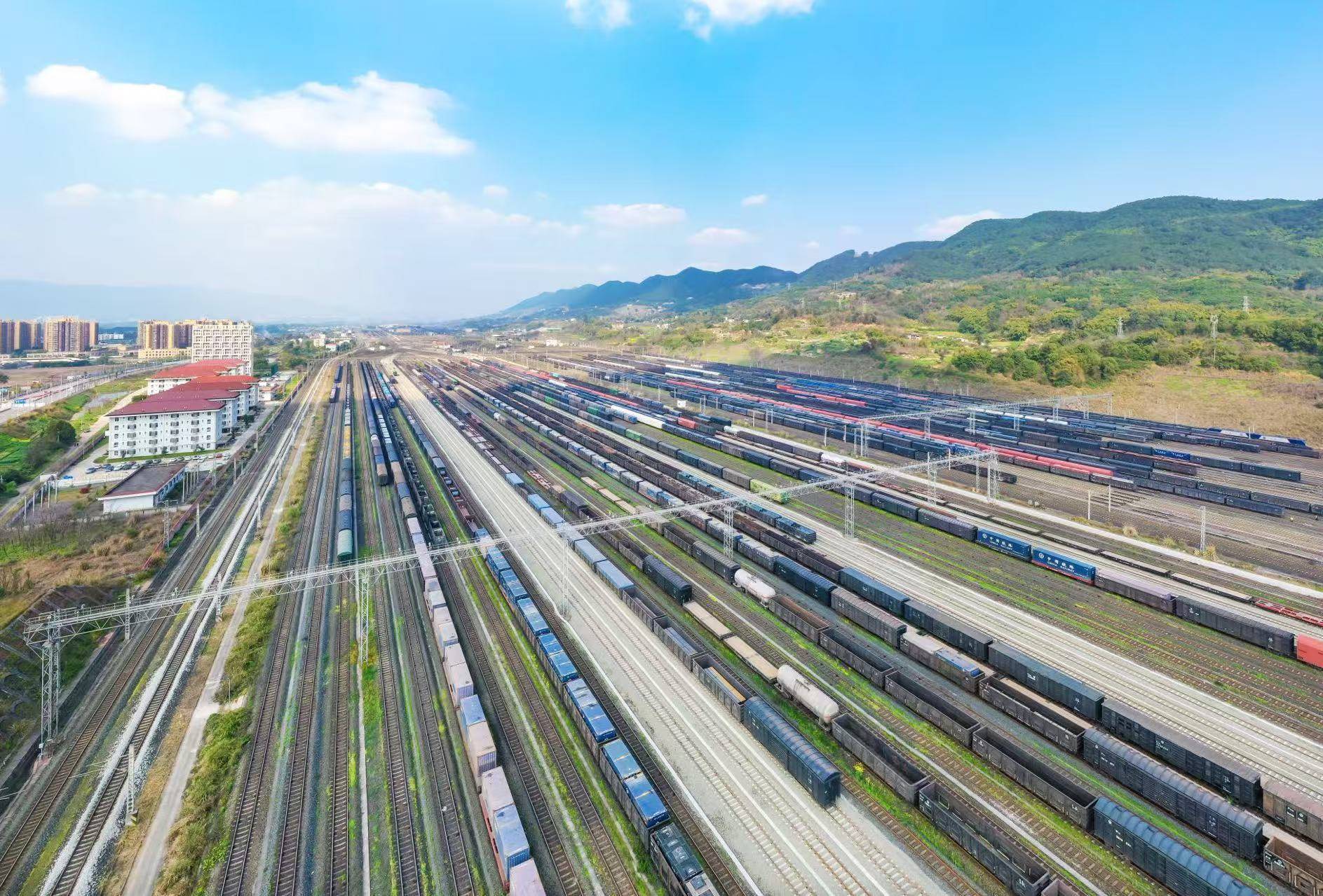 重庆兴隆场编组站扩能 中欧班列再添动力