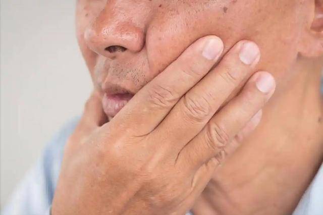 别错过心梗“暗示”，身体异常要留心！，心梗预警：身体这些异常千万别忽视！