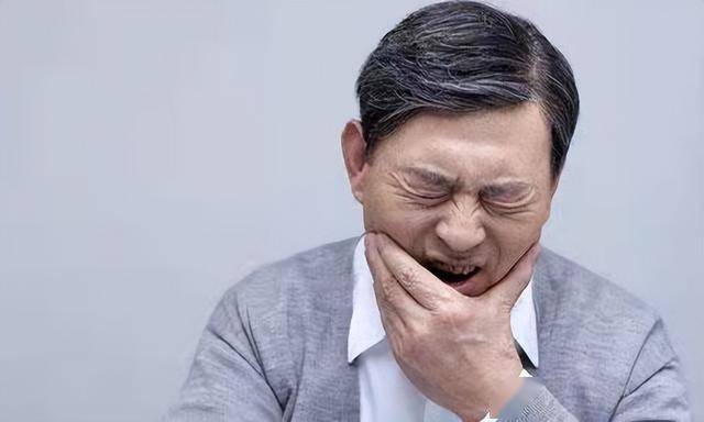 正确刷牙，才能守护你的口腔健康！，睡前刷牙真的对吗？口腔专家来揭秘