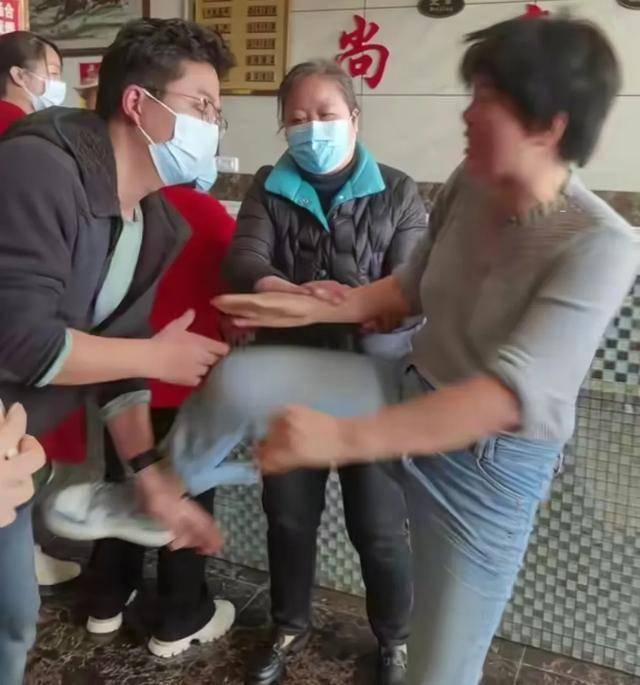 女孩失联6天遗体被寻，妈妈后续疯狂行为让人揪心！