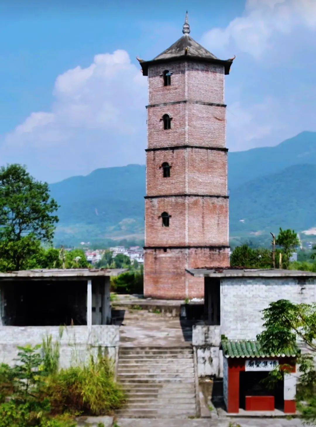 汶塘村文昌塔是当地为祈愿文运昌隆而建塔门镌刻文昌二字古朴庄重