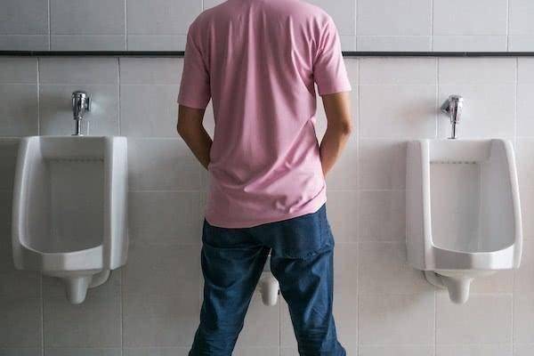 守护膀胱健康，饮食和生活习惯是关键！，老来膀胱问题多？这些习惯是元凶！