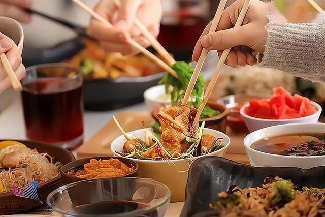 揭秘：导致脑血栓的常见食物“黑名单”