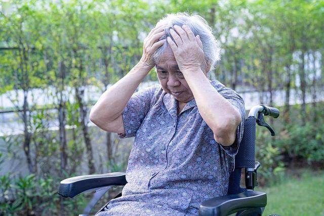 揭秘：导致脑血栓的常见食物“黑名单”
