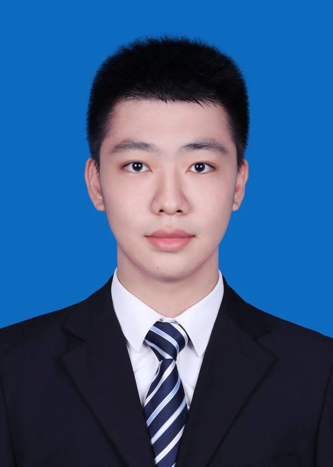 陆德林南海中学● 简介:毕业于华南师范大学,博士