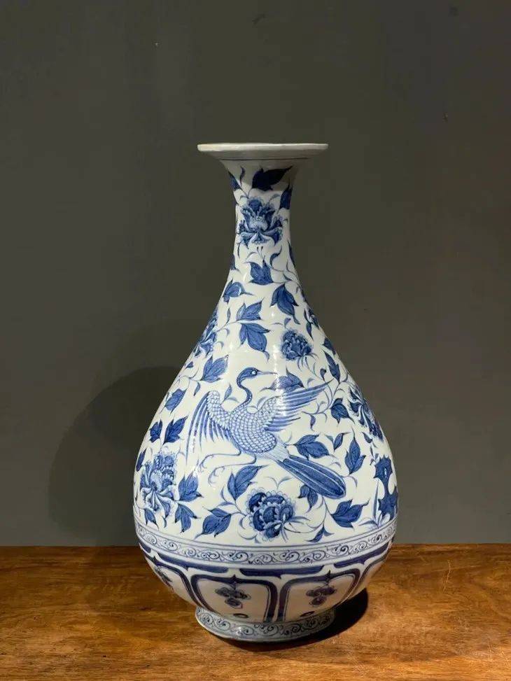 景徳鎮御窯 北京故宮博物院監製 限定複製品 青花牡丹紋瓶　認定書付 景徳鎮御窯 北京故宮博物院監製 限定複製品 青花牡丹紋瓶 認定書付