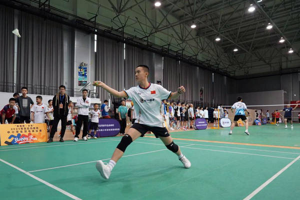 2025年克拉玛依市中小学生羽毛球赛：青春激扬，羽动未来