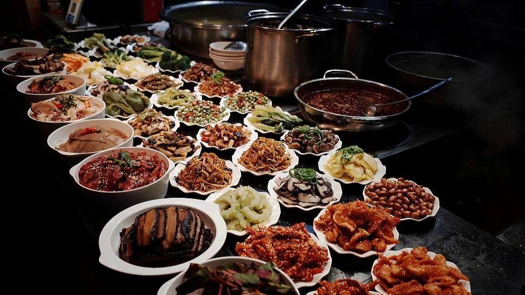国产零食崛起，王小卤凭凤爪突围？