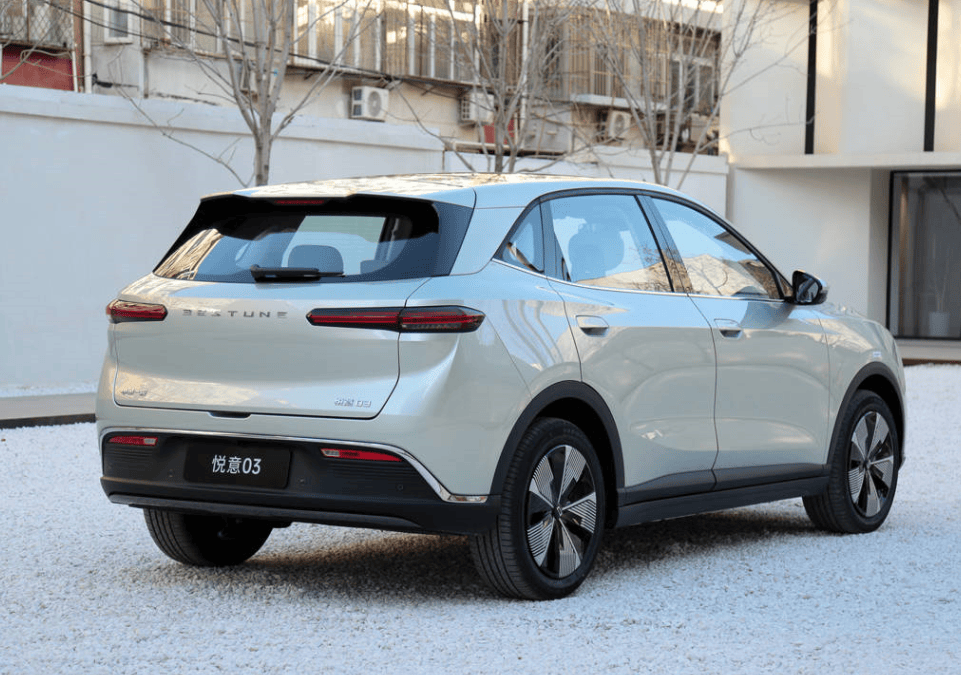 一汽奔腾悦意03上市,9.79万起再享万元优惠,新能源车型亮点多!