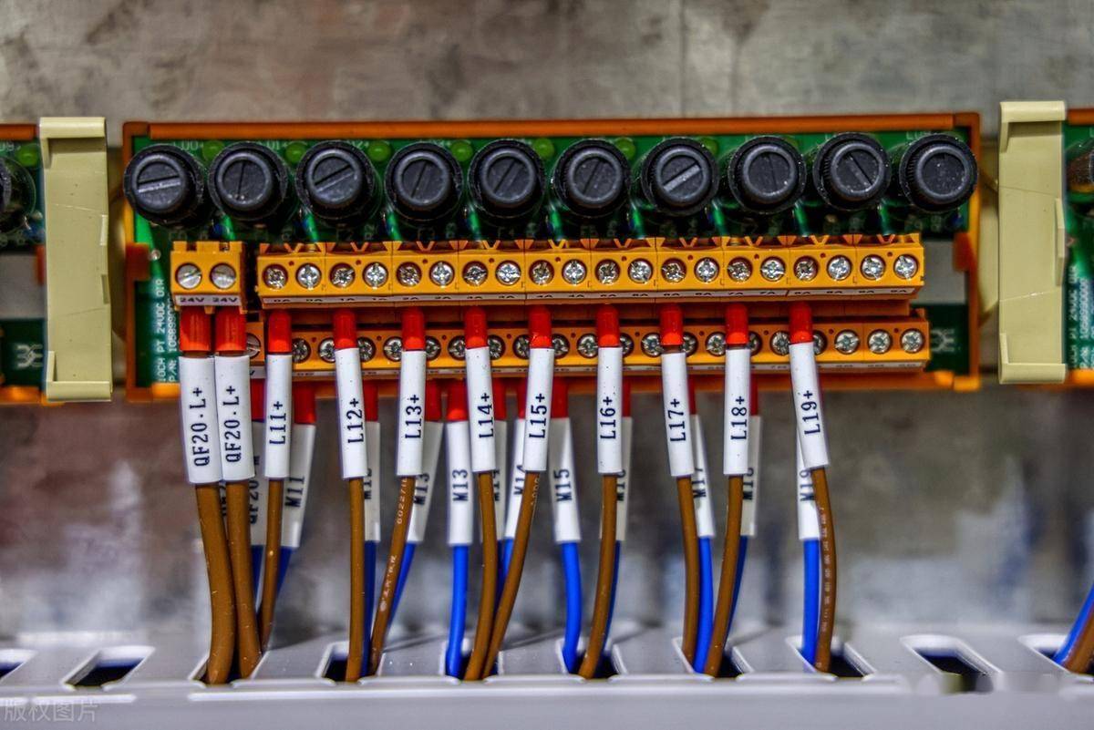 原创            继电器工作原理