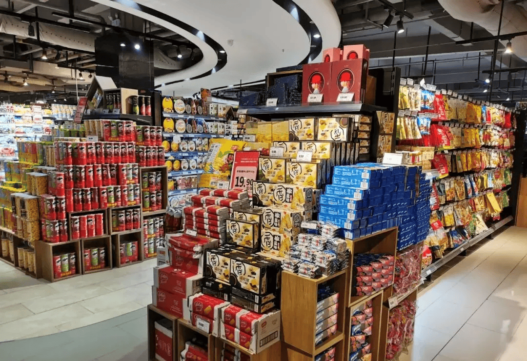 胖东来80张食品堆头美陈