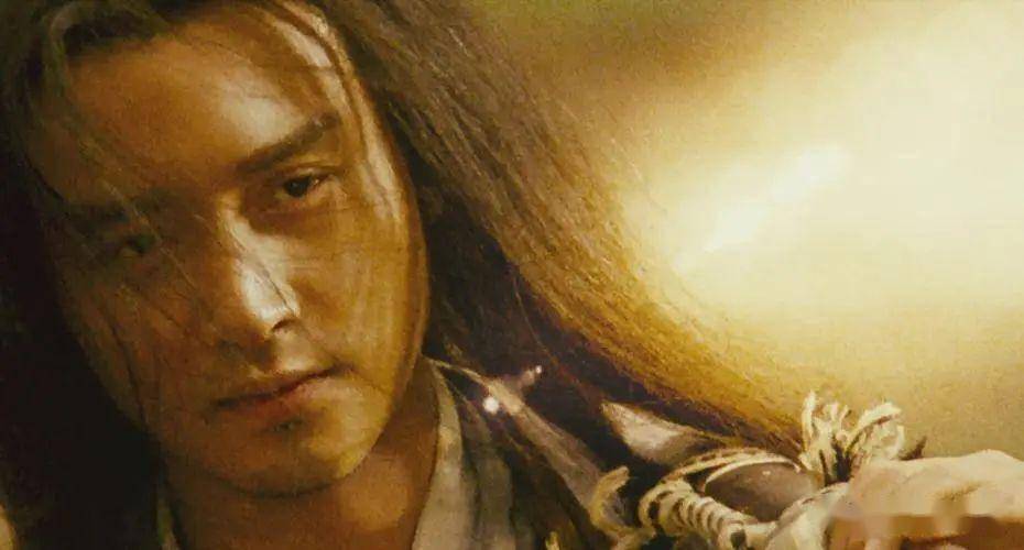 当顾家明最终说出"男也好,女也好,我只知道我喜欢你"时,张国荣