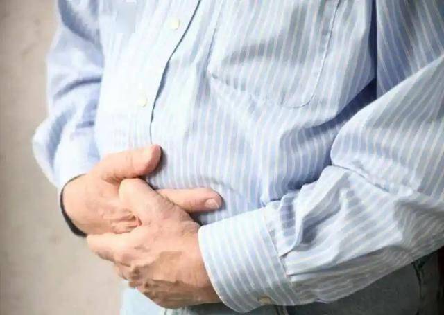 惊！冰箱竟成肠癌“帮凶”？这些食物你还敢多放吗？ 警惕！冰箱储存食物不当，可能会增加患肠癌风险